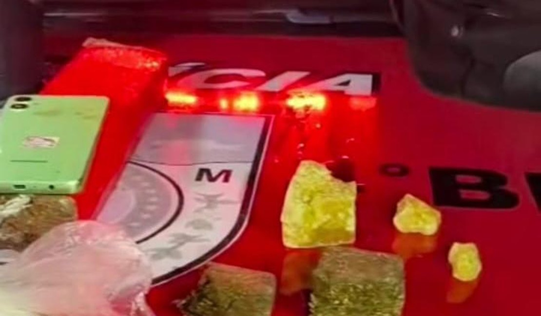 Foragido da Justiça é preso com drogas dentro de casa no Clima Bom, em Maceió