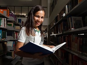 Bolsa auxílio da Uncisal ajuda jovem estudante a realizar sonho