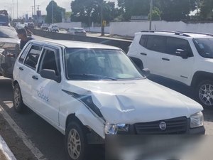 Colisão traseira na AL-220 envolve Ford Ka e Fiat Uno em Arapiraca