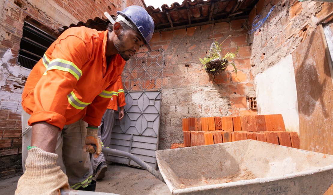 Prefeitura realiza obras para evitar erosão de casas no Feitosa e na Cambona