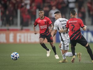 Craque da Série A revela problema em osso da perna e injeções para disputar jogos