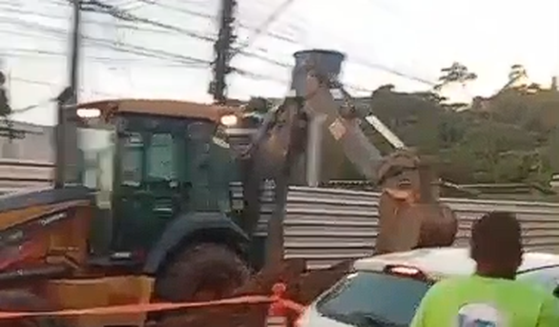 Obra da Casal tem causado transtorno no bairro Bebedouro, em Maceió