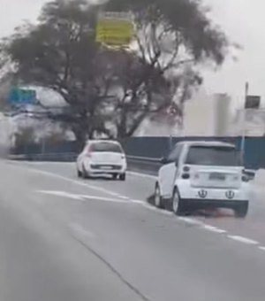 Motorista arrasta moto e é cercado por motoboys em SP: 'Cê perdeu a noção?'