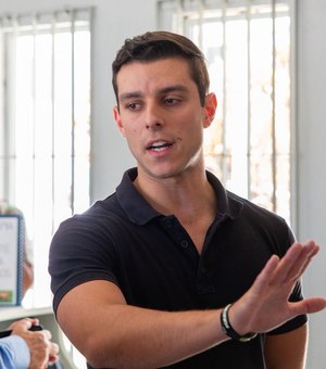 Caio Bebeto é impedido de entrar na Sesau e denuncia descaso com famílias da equoterapia em AL