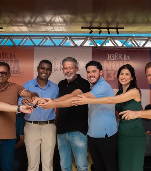Em Igreja Nova, Arthur Lira entrega retroescavadeira anfíbia e fortalece perímetros irrigados do São Francisco
