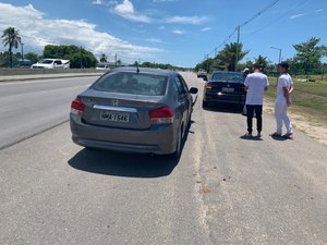Veículos colidem enquanto trafegavam na AL-101 Sul