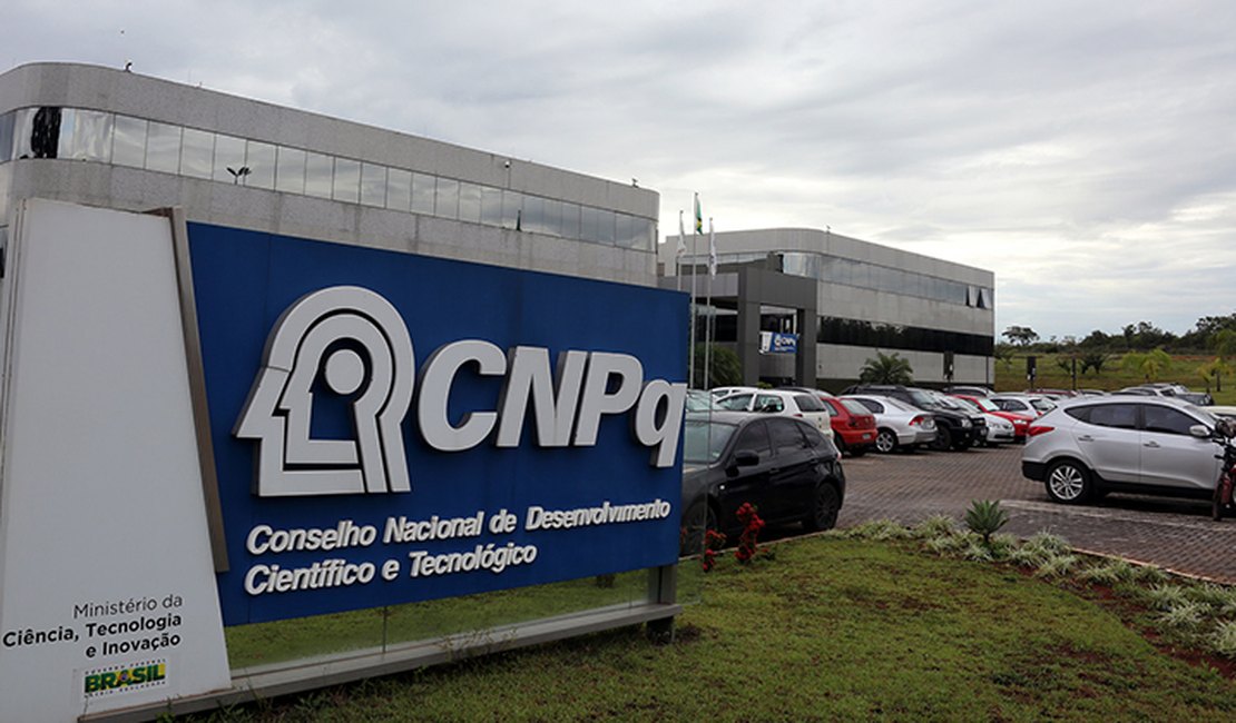 Governo libera R$ 250 milhões para bolsas do CNPq