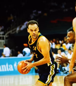 Lenda do basquete mundial, Oscar Schmidt morre aos 68 anos