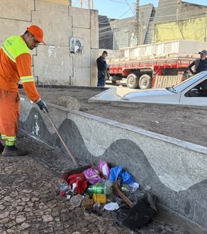 Prefeitura realiza manutenção de ordenamento urbano na Praça do Bonfim