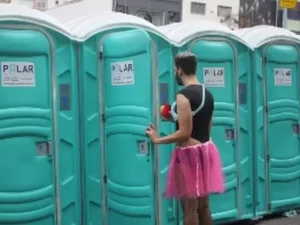 Existe jeito certo de usar banheiro químico? Veja dicas para evitar doenças no carnaval