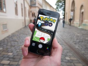 Dois policiais são demitidos por ignorar assalto para caçar Pokémon