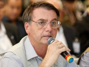 Após sobrevoar área, Bolsonaro diz que é 'difícil não se emocionar'