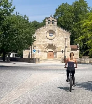 Bruno Gagliasso passeia de bike com Giovanna Ewbank em Portugal