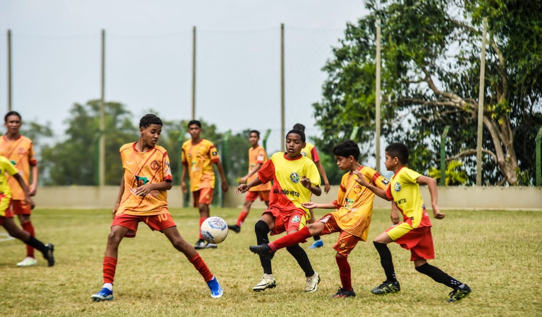 Clube do Servidor de Arapiraca terá domingo de futebol e pagode com o cantor Dija