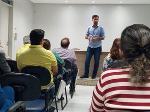 [Vídeo] Rodrigo Cunha se reúne com CDL de Arapiraca para discutir ações que fortaleçam o comércio local