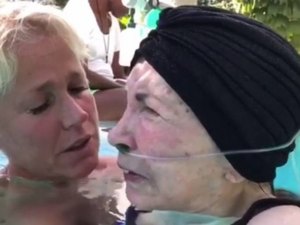 'Daria alguns anos de vida para vê-la sem dor', diz Xuxa para mãe