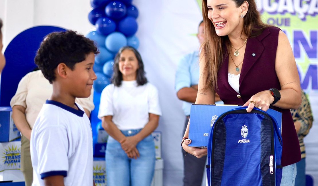 Prefeita Ceci reforça compromisso com educação durante entrega oficial de kits escolares