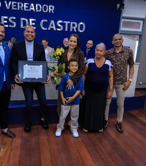 Câmara Municipal homenageia legado de Aloísio Chulapa por sua trajetória no futebol