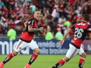 Corinthians segue líder, Flamengo vence e São Paulo vai parar na zona da degola
