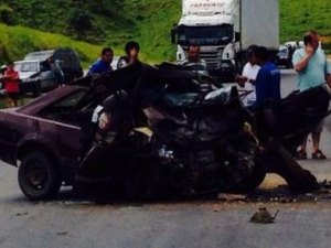 Um homem morreu e dois ficaram feridos em um acidente na BR-101