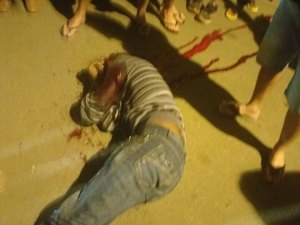 Homem é assassinado a tiros ao descer de ônibus em frente à escola