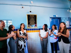 Governo de Alagoas entrega Escola Campos Teixeira completamente reformada