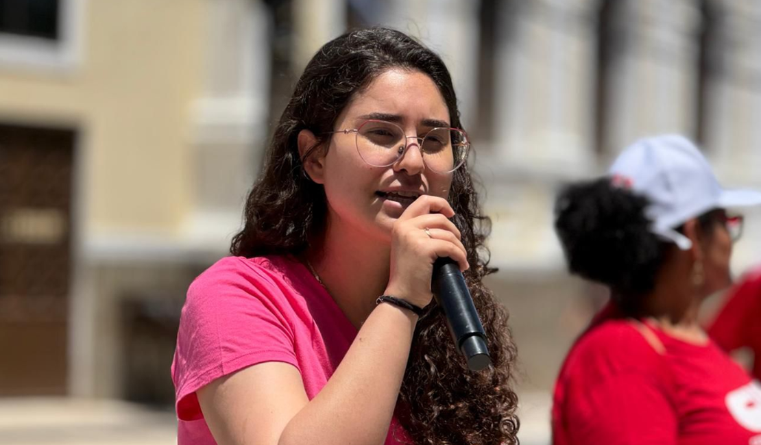 Teca Nelma palestra na Caravana Federativa ao lado de Ministra do Lula