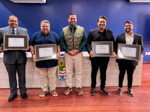 Em Sessão Solene, Leonardo Dias entrega comendas a artistas alagoanos e enaltece cultura local: “maior diversidade artística do mundo”