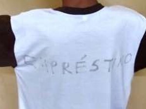 Escola estadual causa polêmica ao obrigar aluno a usar uniforme com  ‘empréstimo’ escrito