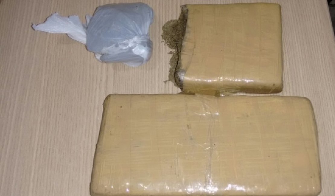 Suspeito de tráfico de drogas é preso com quase 1kg de maconha e crack