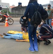 [Vídeo] Mulher tentar desviar de gato e sofre acidente de moto em Arapiraca