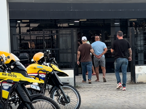 Dono de ferro-velho é preso após polícia encontrar fios furtados do Code