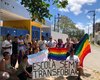 Estudantes vítimas de transfobia protestam em frente a escola no Benedito Bentes