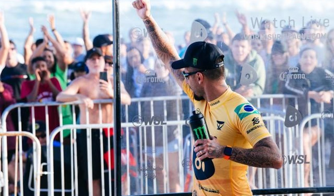 Filipe Toledo vence etapa do circuito mundial de surfe no Rio de Janeiro