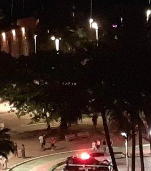 Entregador por app morre e outro fica ferido após ataque a tiros na Jatiúca, em Maceió