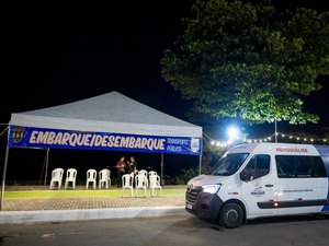Van adaptada leva pessoas com deficiência para o São João Massayó