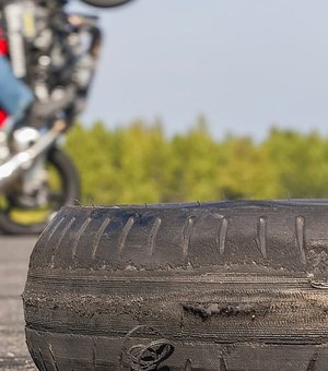 Mulher é autuada por entregar motocicleta a sobrinho de 16 anos em Feira Grande