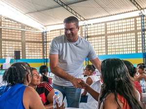 Prefeito de Maragogi antecipa salário dos garis e promove confraternização com sorteio de prêmios