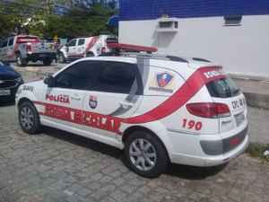 Estudantes furtam celular de colega dentro de escola