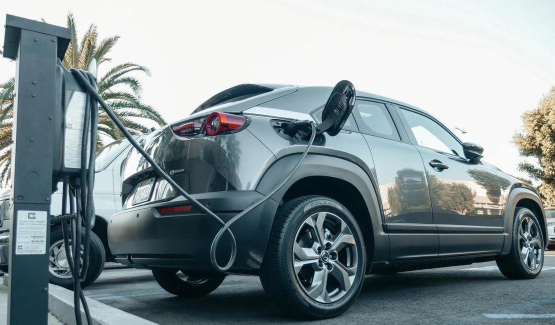 MPAL instaura procedimento e pede informações técnicas ao CBMAL sobre recarga de carros elétricos