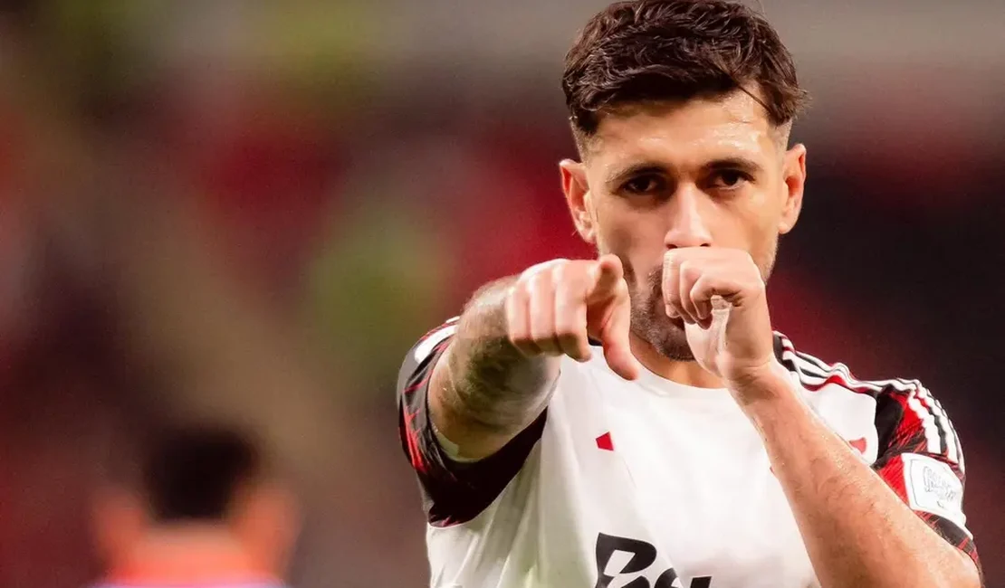 Com brilho de Arrascaeta, Flamengo sofre, mas vence Cruz Azul e avança no Mundial