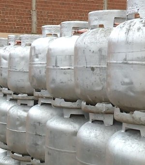 Criminosos furtam mais de 40 botijões de gás de depósito em Olho d’Água das Flores