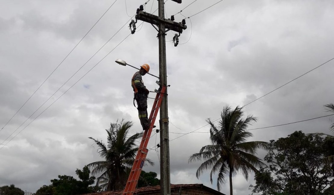 Superintendência de Iluminação Pública realiza manutenção em bairros e povoados de Penedo