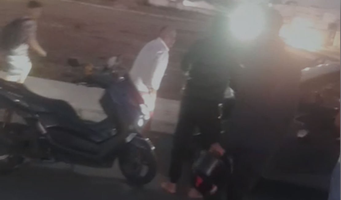 Colisão entre carro e moto é registrada na Ladeira do Claudionor, em Arapiraca