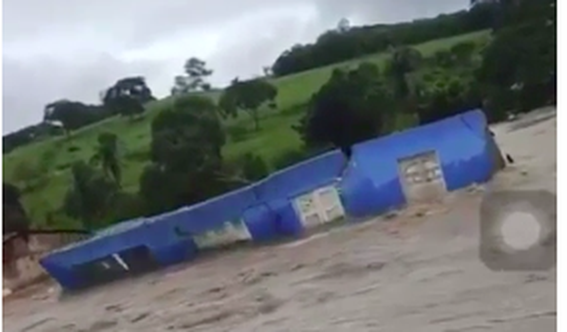 [Vídeo] Casas são destruídas pela enxurrada em Limoeiro de Anadia