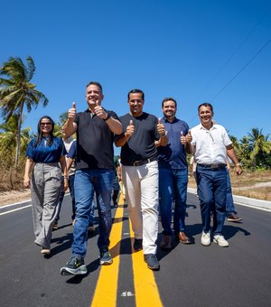 Governo inaugura rodovia que liga o centro de Feliz Deserto à indústria de beneficiamento de coco