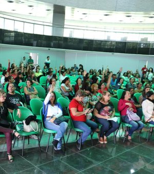 Servidores da educação de Maceió suspendem greve 
