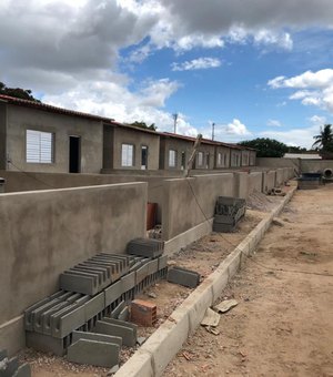 Estado assina segundo repasse de empenho para construção de casas populares no município de Carneiros