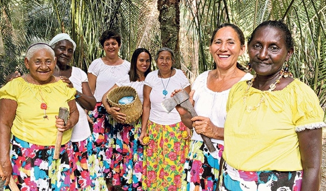 Quebradeiras de babaçu fazem apresentação na Casa da Cultura em Arapriaca