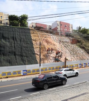 Intermediada pelo MP, obra de contenção no Jacintinho chega à fase conclusiva